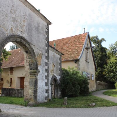 Bild vergrößern: Tor zum Klostergut Heiningen