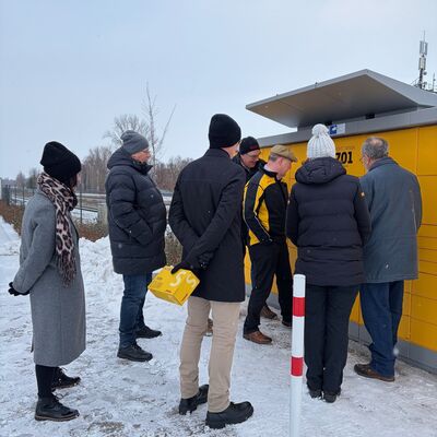 Bild vergr&ouml;&szlig;ern: Poststation Einweihung in B�r�um