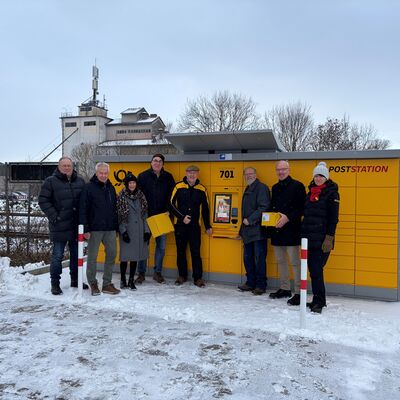 Bild vergr&ouml;&szlig;ern: Einweihung der Poststation in B�r�um mit Vertretern der Deutschen Post und der Gemeinde B�r�um