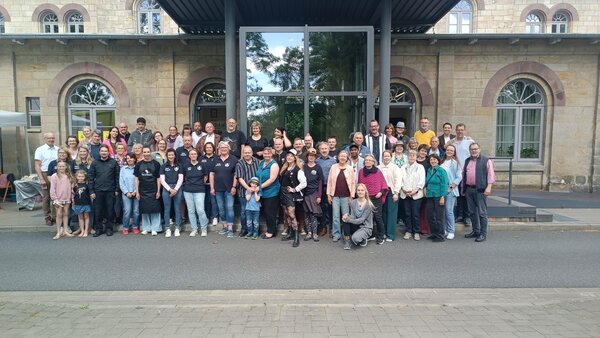 Gruppenbild B&uuml;cher Bahnhof 2026