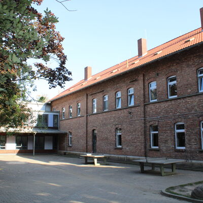 Bild vergrößern: Grundschule Börßum, Pausenhof